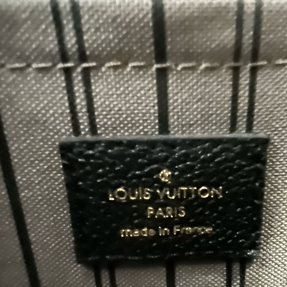 Like New Louis Vuitton Mazarine MM Empreinte Monogram Crossbody Tote bag - Picture 4 of 11